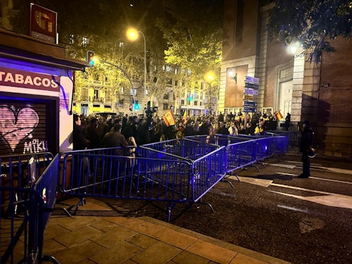 Manifestación en Ferraz hoy en protesta por la ley de amnistía y el pacto PSOE - Junts para la investidura de Pedro Sánchez: última hora y reacciones al acuerdo