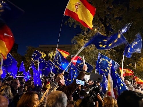 Manifestación en Ferraz hoy en protesta por la ley de amnistía y el pacto PSOE - Junts para la investidura de Pedro Sánchez: última hora y reacciones al acuerdo