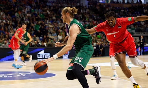 El Unicaja gana con autoridad al Covirán Granada (92-70)