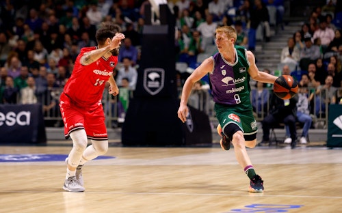 El Unicaja gana con autoridad al Covirán Granada (92-70)