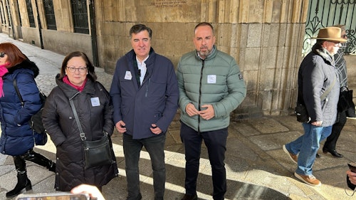 Miles de salmantinos reivindican en la Plaza Mayor trenes dignos: así se lo hemos contado en directo