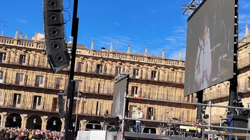 Miles de salmantinos reivindican en la Plaza Mayor trenes dignos: así se lo hemos contado en directo