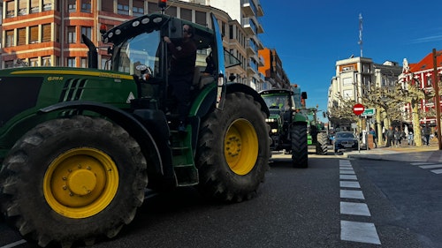 En directo | Los tractores se dirigen a la capital desde diferentes puntos