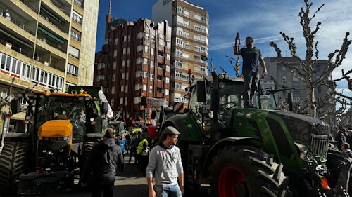 En directo | Los tractores se dirigen a la capital desde diferentes puntos