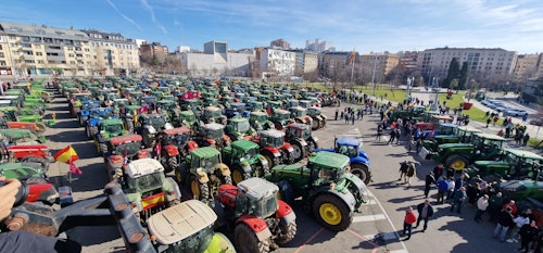 En directo | Los tractores se dirigen a la capital desde diferentes puntos