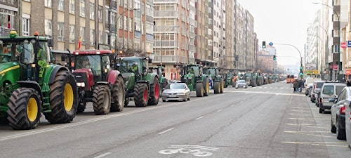 Segundo día de protestas con tractores cortando la A-1 y otras vías de Burgos