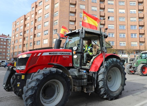 Segundo día de protestas con tractores cortando la A-1 y otras vías de Burgos