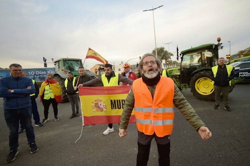 Protesta de tractores en Murcia, en directo | Los agricultores se retiran de la ciudad pero siguen en el Puerto de la Cadena