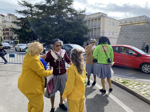 El tiempo da una tregua y llena San Francisco de disfraces