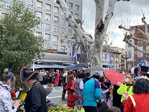 El tiempo da una tregua y llena San Francisco de disfraces