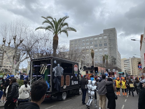 El tiempo da una tregua y llena San Francisco de disfraces