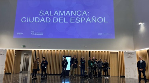 La Reina Letizia derrocha simpatía en Salamanca