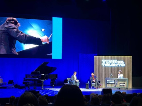 La Reina Letizia derrocha simpatía en Salamanca