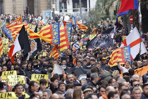 Así hemos contado la manifestación del valencianismo contra Peter Lim