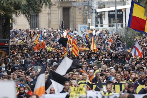 Así hemos contado la manifestación del valencianismo contra Peter Lim