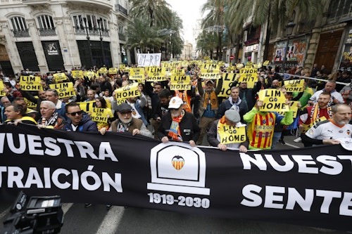 Así hemos contado la manifestación del valencianismo contra Peter Lim