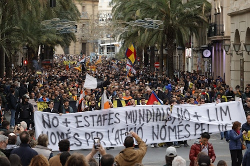 Así hemos contado la manifestación del valencianismo contra Peter Lim