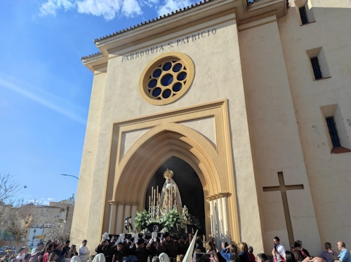 Brillante pregón y puesta de largo del cartel de la Cofradía de los Verdes de Alhaurín de la Torre