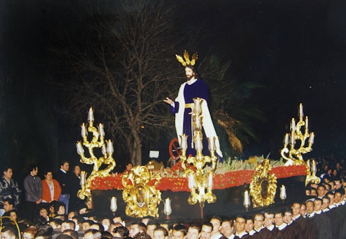La lluvia afecta a dos procesiones y empaña un Domingo de Ramos sin seis cofradías en la calle