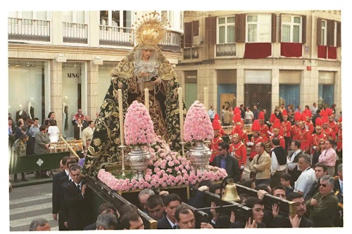 La lluvia afecta a dos procesiones y empaña un Domingo de Ramos sin seis cofradías en la calle