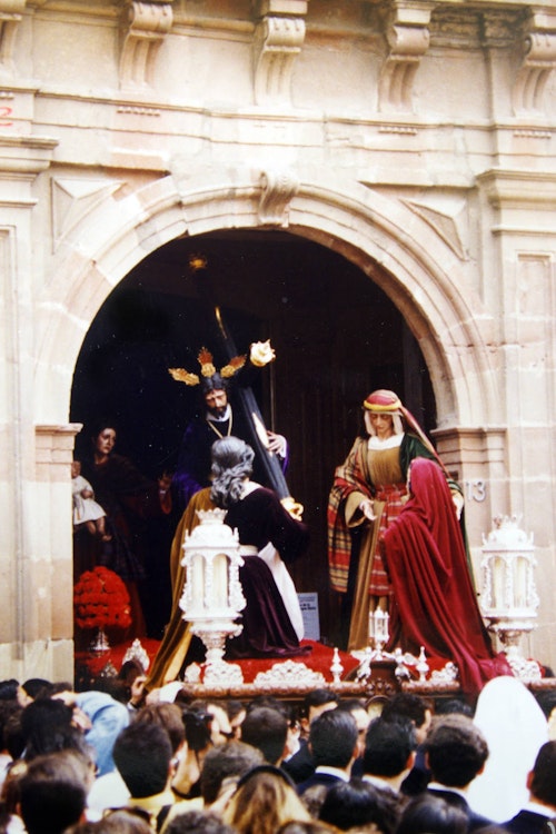 La lluvia afecta a dos procesiones y empaña un Domingo de Ramos sin seis cofradías en la calle