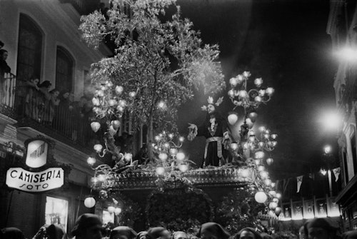 La lluvia afecta a dos procesiones y empaña un Domingo de Ramos sin seis cofradías en la calle