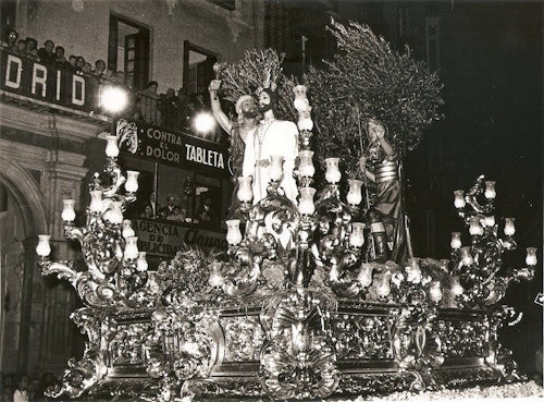 La lluvia afecta a dos procesiones y empaña un Domingo de Ramos sin seis cofradías en la calle