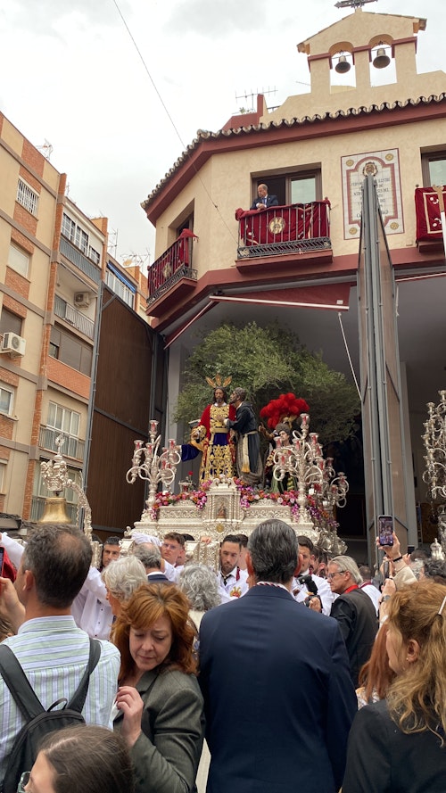 La lluvia afecta a dos procesiones y empaña un Domingo de Ramos sin seis cofradías en la calle