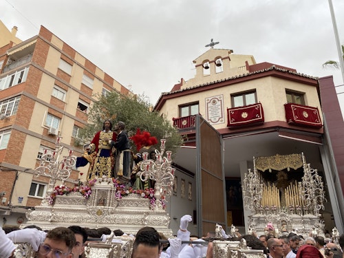 La lluvia afecta a dos procesiones y empaña un Domingo de Ramos sin seis cofradías en la calle