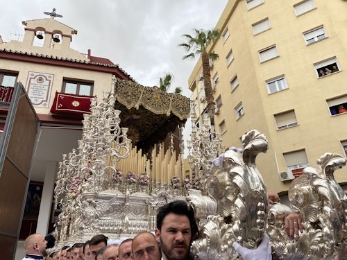 La lluvia afecta a dos procesiones y empaña un Domingo de Ramos sin seis cofradías en la calle