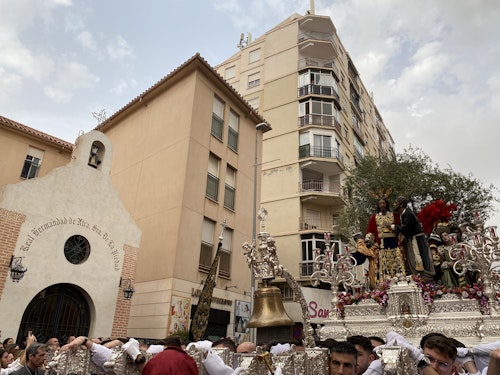 La lluvia afecta a dos procesiones y empaña un Domingo de Ramos sin seis cofradías en la calle