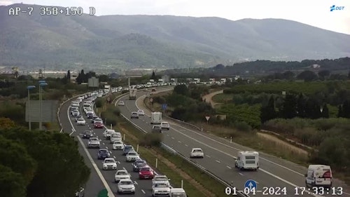 Un accidente provoca largas colas en la A-3 hacia Valencia durante la Operación Retorno de Semana Santa