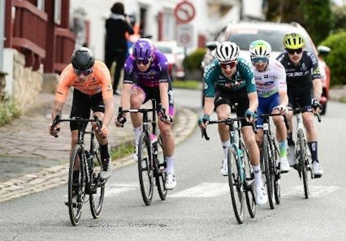 Paul Lapeira gana la segunda etapa de la Itzulia al sprint