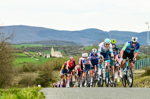 Etapa 5 de la Itzulia | Vitoria-Amorebieta: Landa abandona la carrera por una fractura de clavícula
