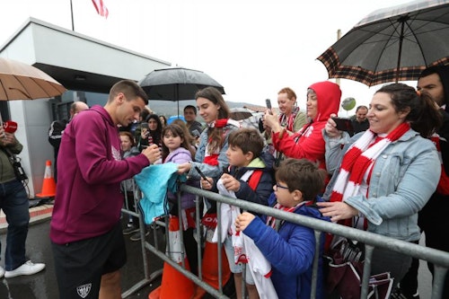 Las horas posteriores al triunfo del Athletic en la Copa, en directo: la gabarra se preparará este lunes para salir a la ría el jueves