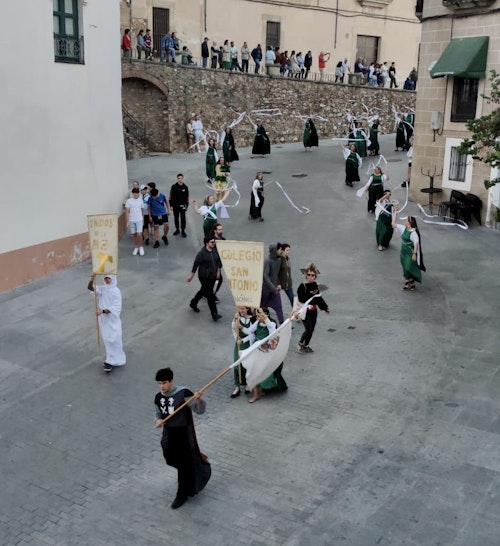 Así hemos narrado el desfile de San Jorge en Cáceres