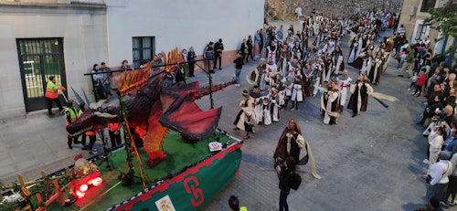 Así hemos narrado el desfile de San Jorge en Cáceres