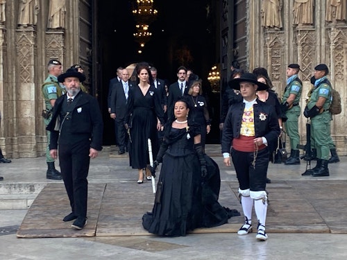 La Virgen de los Desamparados llena de devoción las calles de Valencia