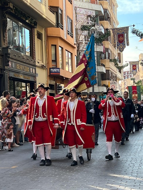 La Virgen de los Desamparados llena de devoción las calles de Valencia