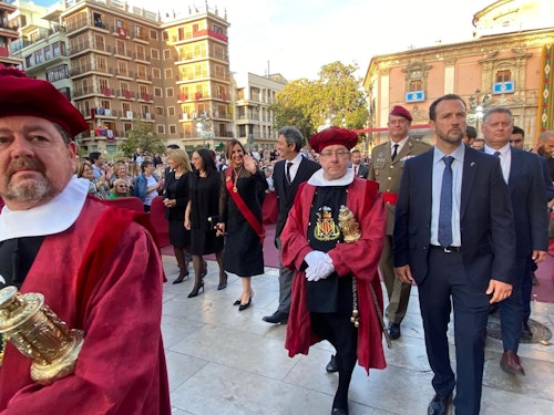 La Virgen de los Desamparados llena de devoción las calles de Valencia