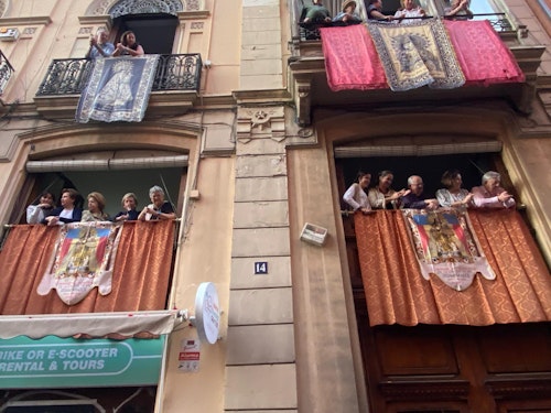 La Virgen de los Desamparados llena de devoción las calles de Valencia
