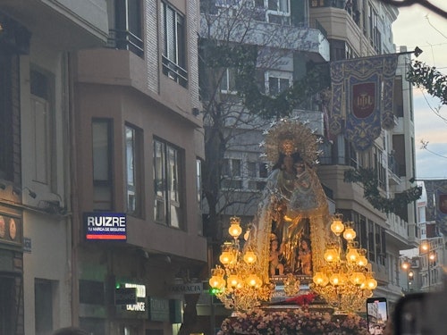 La Virgen de los Desamparados llena de devoción las calles de Valencia