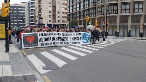 Manifestación contra la contaminación en Gijón: «Hay días que no se puede respirar»