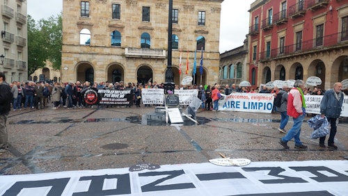 Manifestación contra la contaminación en Gijón: «Hay días que no se puede respirar»