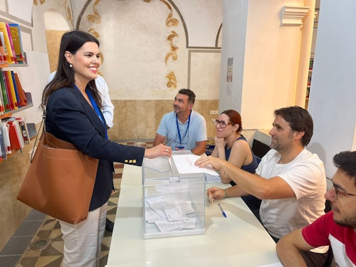 La participación a las 18.00 horas en la Región se queda en el 37,6%, 11,3 puntos menos que en 2019