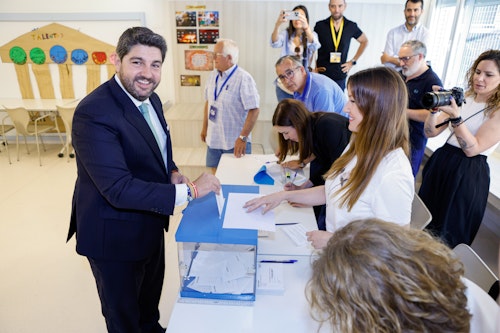 La participación a las 18.00 horas en la Región se queda en el 37,6%, 11,3 puntos menos que en 2019