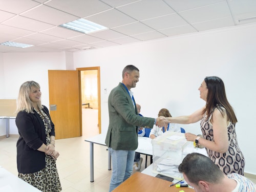 La participación a las 18.00 horas en la Región se queda en el 37,6%, 11,3 puntos menos que en 2019