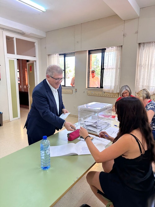 La participación a las 18.00 horas en la Región se queda en el 37,6%, 11,3 puntos menos que en 2019