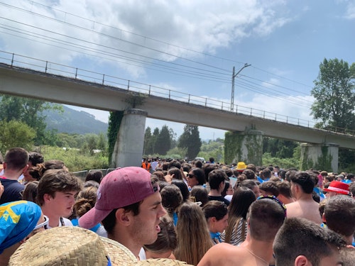 El Xiringüelu, en directo: Pravia vive su folixa más multitudinaria
