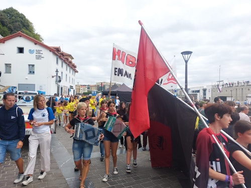 En directo, la primera jornada de la Bandera de La Concha: dominio aplastante de Urdaibai, que mete 14 segundos a Zierbena, segundo clasificado